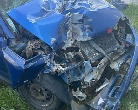 Синий Мазда 121, объемом двигателя 1.3 л и пробегом 250 тыс. км за 350 $, фото 3 на Automoto.ua