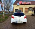 Белый Мазда 2, объемом двигателя 1.3 л и пробегом 200 тыс. км за 4800 $, фото 2 на Automoto.ua