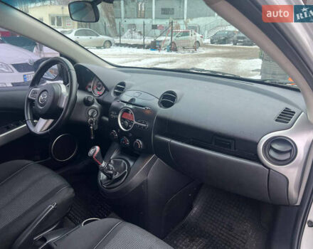Білий Мазда 2, об'ємом двигуна 1.5 л та пробігом 170 тис. км за 5800 $, фото 15 на Automoto.ua