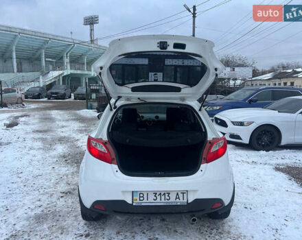 Білий Мазда 2, об'ємом двигуна 1.5 л та пробігом 170 тис. км за 5800 $, фото 7 на Automoto.ua
