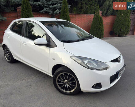Белый Мазда 2, объемом двигателя 1.5 л и пробегом 124 тыс. км за 6800 $, фото 2 на Automoto.ua