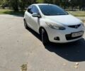 Білий Мазда 2, об'ємом двигуна 1.5 л та пробігом 13 тис. км за 5200 $, фото 1 на Automoto.ua