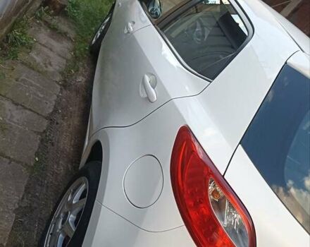 Белый Мазда 2, объемом двигателя 1.5 л и пробегом 111 тыс. км за 7500 $, фото 3 на Automoto.ua