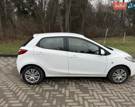 Білий Мазда 2, об'ємом двигуна 1.4 л та пробігом 221 тис. км за 5000 $, фото 11 на Automoto.ua