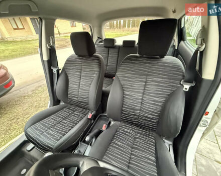 Білий Мазда 2, об'ємом двигуна 1.4 л та пробігом 221 тис. км за 5000 $, фото 16 на Automoto.ua