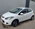 Белый Мазда 2, объемом двигателя 1.4 л и пробегом 121 тыс. км за 5500 $, фото 1 на Automoto.ua