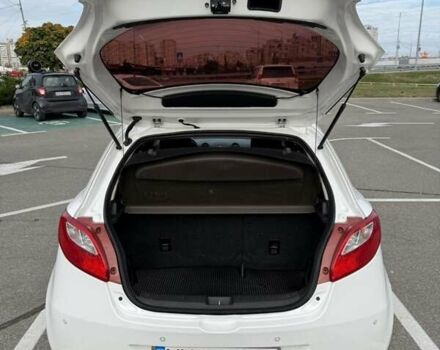 Білий Мазда 2, об'ємом двигуна 1.5 л та пробігом 135 тис. км за 7654 $, фото 16 на Automoto.ua