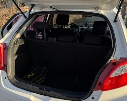 Белый Мазда 2, объемом двигателя 1.5 л и пробегом 164 тыс. км за 6400 $, фото 5 на Automoto.ua