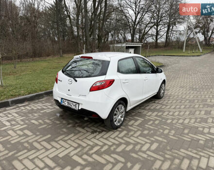 Білий Мазда 2, об'ємом двигуна 1.4 л та пробігом 221 тис. км за 5000 $, фото 6 на Automoto.ua