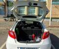 Белый Мазда 2, объемом двигателя 1.3 л и пробегом 270 тыс. км за 5000 $, фото 2 на Automoto.ua