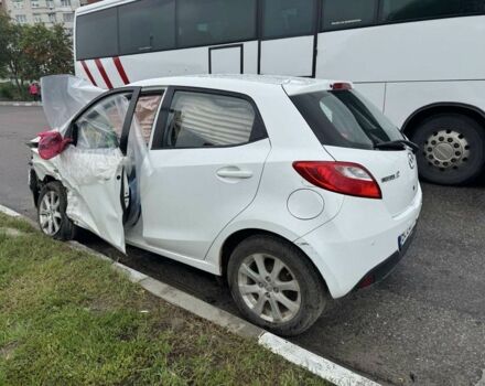Білий Мазда 2, об'ємом двигуна 1.5 л та пробігом 106 тис. км за 3900 $, фото 2 на Automoto.ua