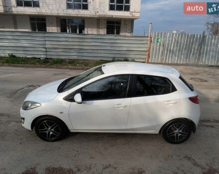 Білий Мазда 2, об'ємом двигуна 1.5 л та пробігом 194 тис. км за 8700 $, фото 5 на Automoto.ua