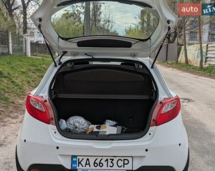Белый Мазда 2, объемом двигателя 1.5 л и пробегом 194 тыс. км за 8700 $, фото 9 на Automoto.ua