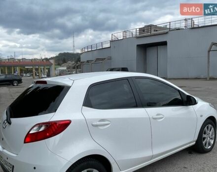Белый Мазда 2, объемом двигателя 1.5 л и пробегом 74 тыс. км за 8150 $, фото 6 на Automoto.ua