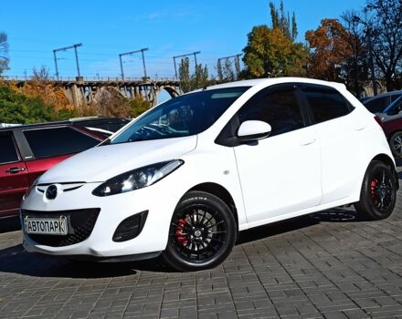 Білий Мазда 2, об'ємом двигуна 1.5 л та пробігом 106 тис. км за 8499 $, фото 2 на Automoto.ua