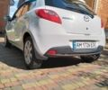 Білий Мазда 2, об'ємом двигуна 1.5 л та пробігом 151 тис. км за 7800 $, фото 3 на Automoto.ua