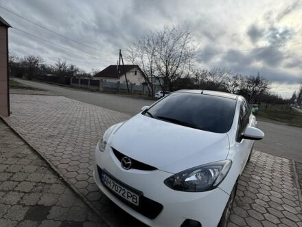 Белый Мазда 2, объемом двигателя 1.3 л и пробегом 1 тыс. км за 4500 $, фото 1 на Automoto.ua