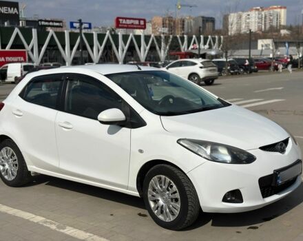 Белый Мазда 2, объемом двигателя 1.4 л и пробегом 240 тыс. км за 4800 $, фото 1 на Automoto.ua