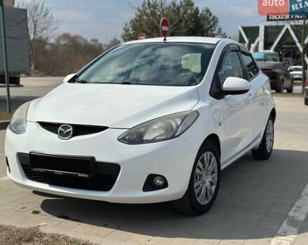 Белый Мазда 2, объемом двигателя 1.4 л и пробегом 240 тыс. км за 5600 $, фото 1 на Automoto.ua