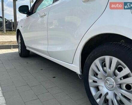 Белый Мазда 2, объемом двигателя 1.4 л и пробегом 240 тыс. км за 4800 $, фото 1 на Automoto.ua