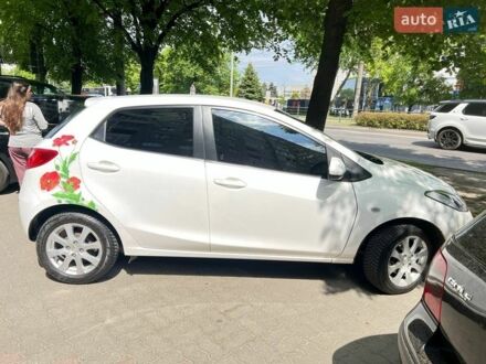 Белый Мазда 2, объемом двигателя 1.5 л и пробегом 73 тыс. км за 7500 $, фото 1 на Automoto.ua