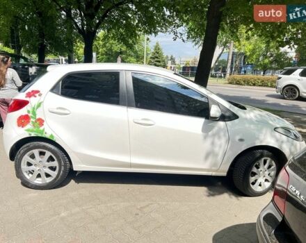 Білий Мазда 2, об'ємом двигуна 1.5 л та пробігом 73 тис. км за 7500 $, фото 1 на Automoto.ua