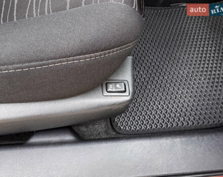 Червоний Мазда 2, об'ємом двигуна 1.5 л та пробігом 138 тис. км за 6800 $, фото 34 на Automoto.ua