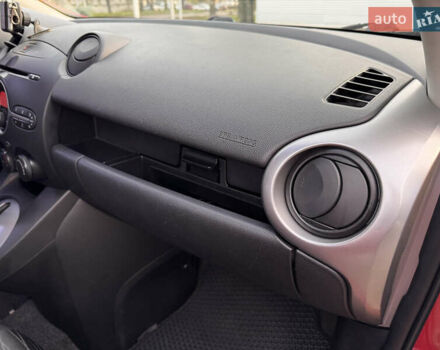 Червоний Мазда 2, об'ємом двигуна 1.5 л та пробігом 138 тис. км за 6800 $, фото 43 на Automoto.ua