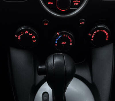 Красный Мазда 2, объемом двигателя 1.5 л и пробегом 109 тыс. км за 7100 $, фото 10 на Automoto.ua