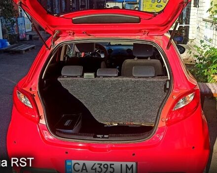 Красный Мазда 2, объемом двигателя 1.3 л и пробегом 130 тыс. км за 5700 $, фото 2 на Automoto.ua