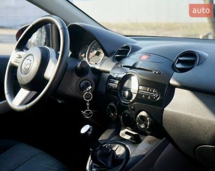 Красный Мазда 2, объемом двигателя 1.3 л и пробегом 130 тыс. км за 5400 $, фото 11 на Automoto.ua