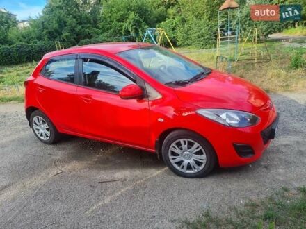 Красный Мазда 2, объемом двигателя 1.5 л и пробегом 176 тыс. км за 5800 $, фото 1 на Automoto.ua