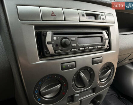 Серый Мазда 2, объемом двигателя 1.4 л и пробегом 247 тыс. км за 3350 $, фото 19 на Automoto.ua