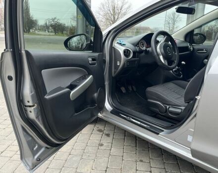 Серый Мазда 2, объемом двигателя 1.4 л и пробегом 249 тыс. км за 4700 $, фото 8 на Automoto.ua