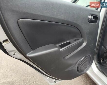 Сірий Мазда 2, об'ємом двигуна 1.4 л та пробігом 230 тис. км за 4800 $, фото 13 на Automoto.ua