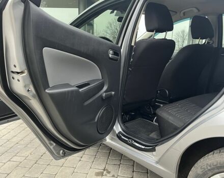Серый Мазда 2, объемом двигателя 1.4 л и пробегом 249 тыс. км за 4700 $, фото 12 на Automoto.ua