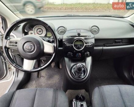 Серый Мазда 2, объемом двигателя 1.4 л и пробегом 230 тыс. км за 4800 $, фото 27 на Automoto.ua