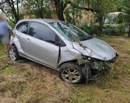 Серый Мазда 2, объемом двигателя 1.4 л и пробегом 212 тыс. км за 950 $, фото 2 на Automoto.ua