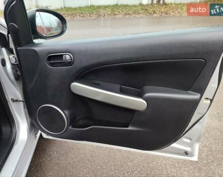 Сірий Мазда 2, об'ємом двигуна 1.4 л та пробігом 230 тис. км за 4800 $, фото 19 на Automoto.ua