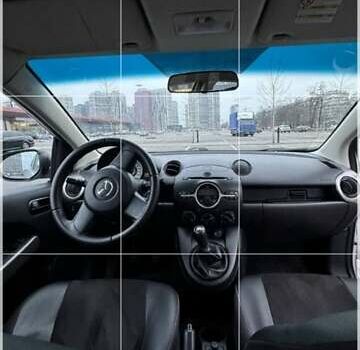 Сірий Мазда 2, об'ємом двигуна 1.4 л та пробігом 240 тис. км за 4200 $, фото 8 на Automoto.ua