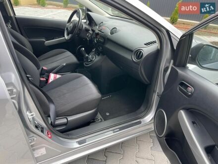 Сірий Мазда 2, об'ємом двигуна 1.3 л та пробігом 194 тис. км за 6250 $, фото 1 на Automoto.ua