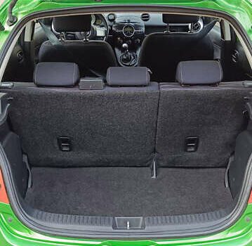 Зеленый Мазда 2, объемом двигателя 1.4 л и пробегом 157 тыс. км за 4590 $, фото 7 на Automoto.ua