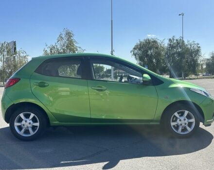 Зелений Мазда 2, об'ємом двигуна 1.3 л та пробігом 204 тис. км за 4600 $, фото 2 на Automoto.ua