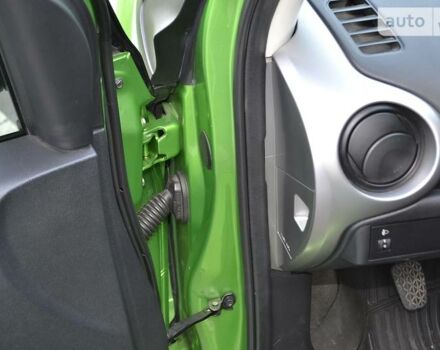 Зелений Мазда 2, об'ємом двигуна 1.5 л та пробігом 105 тис. км за 6300 $, фото 8 на Automoto.ua