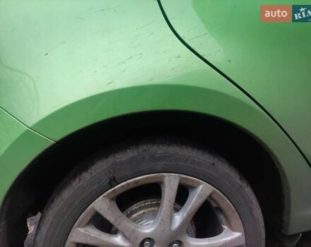 Зеленый Мазда 2, объемом двигателя 1.5 л и пробегом 147 тыс. км за 6000 $, фото 2 на Automoto.ua