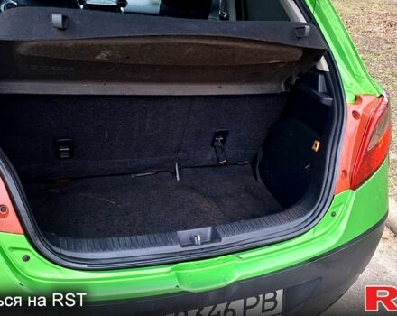 Зеленый Мазда 2, объемом двигателя 1.3 л и пробегом 19300 тыс. км за 4800 $, фото 4 на Automoto.ua