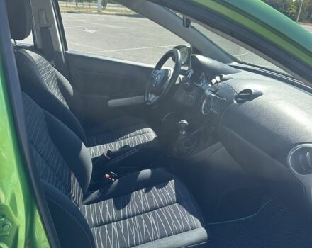 Зелений Мазда 2, об'ємом двигуна 1.3 л та пробігом 204 тис. км за 4600 $, фото 9 на Automoto.ua