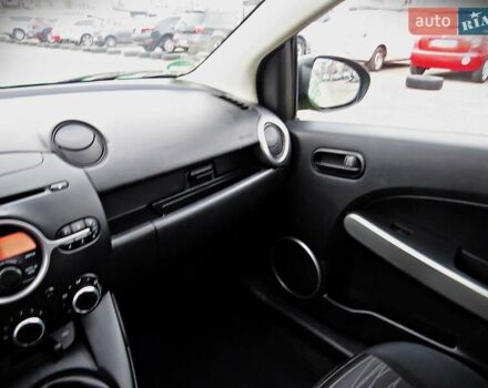 Зелений Мазда 2, об'ємом двигуна 1.4 л та пробігом 169 тис. км за 3700 $, фото 9 на Automoto.ua