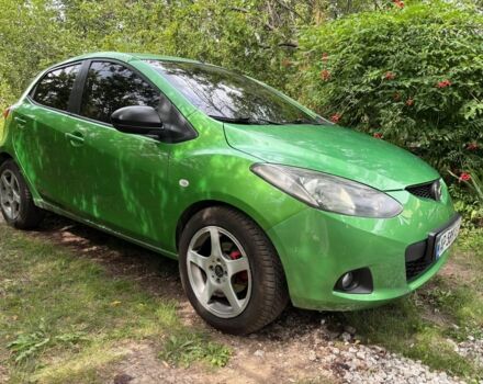 Зелений Мазда 2, об'ємом двигуна 1.5 л та пробігом 136 тис. км за 4200 $, фото 1 на Automoto.ua