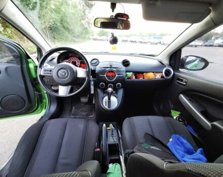 Зелений Мазда 2, об'ємом двигуна 1.5 л та пробігом 102 тис. км за 6800 $, фото 9 на Automoto.ua